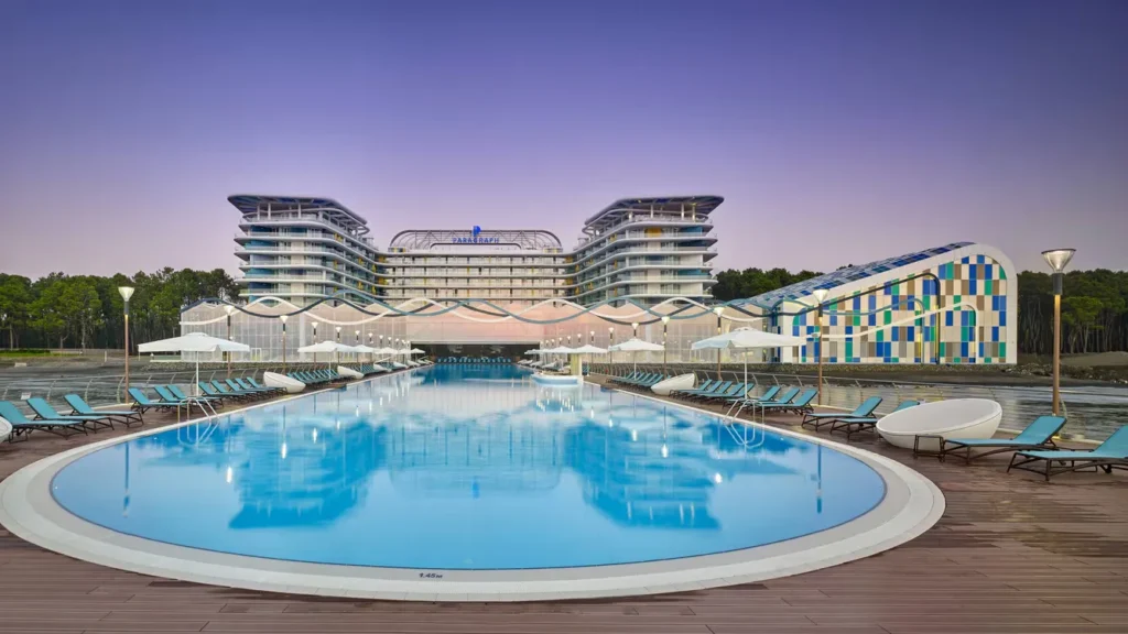 busak pool 2011 hor wide