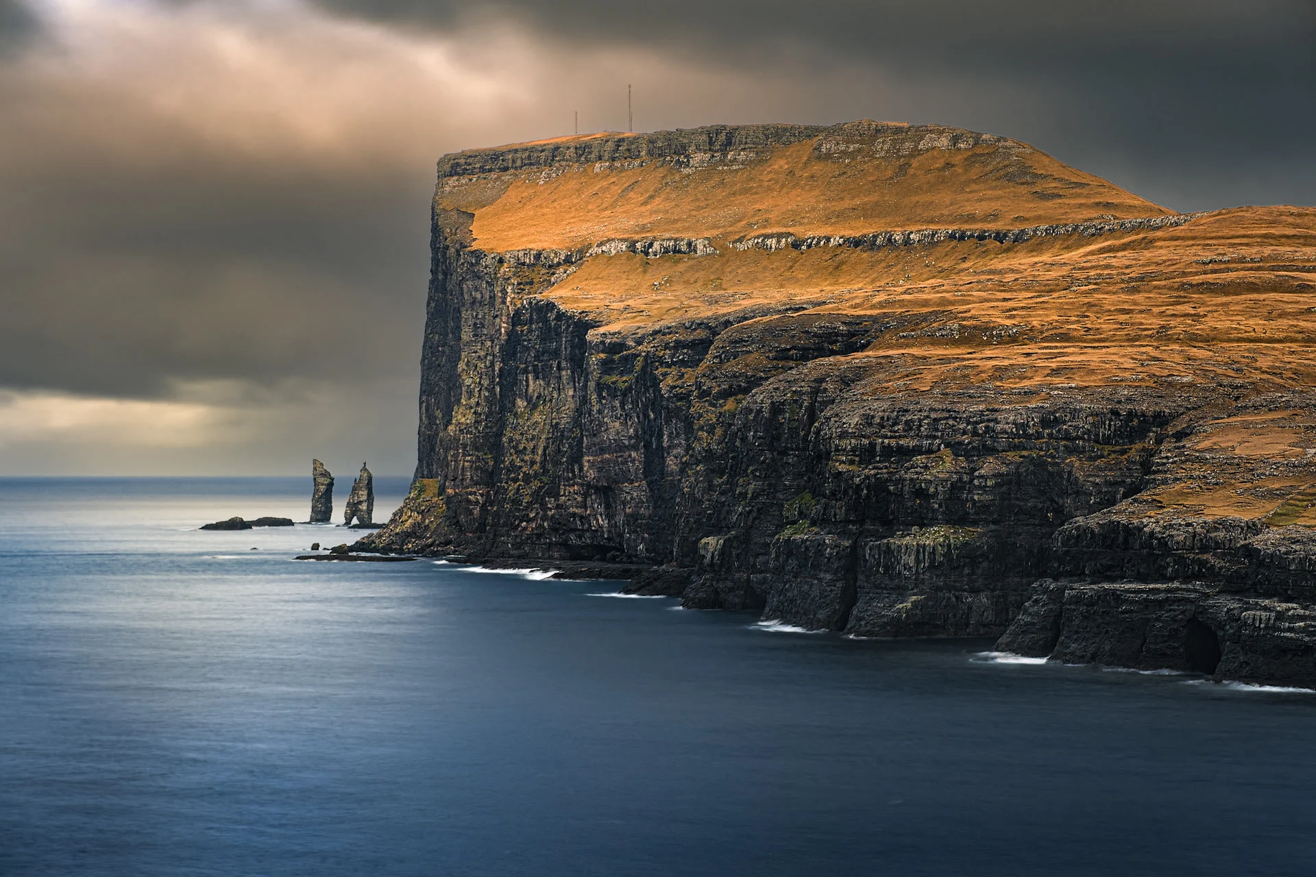 faroe islands eidi and risin og kellingin sea stacks 1
