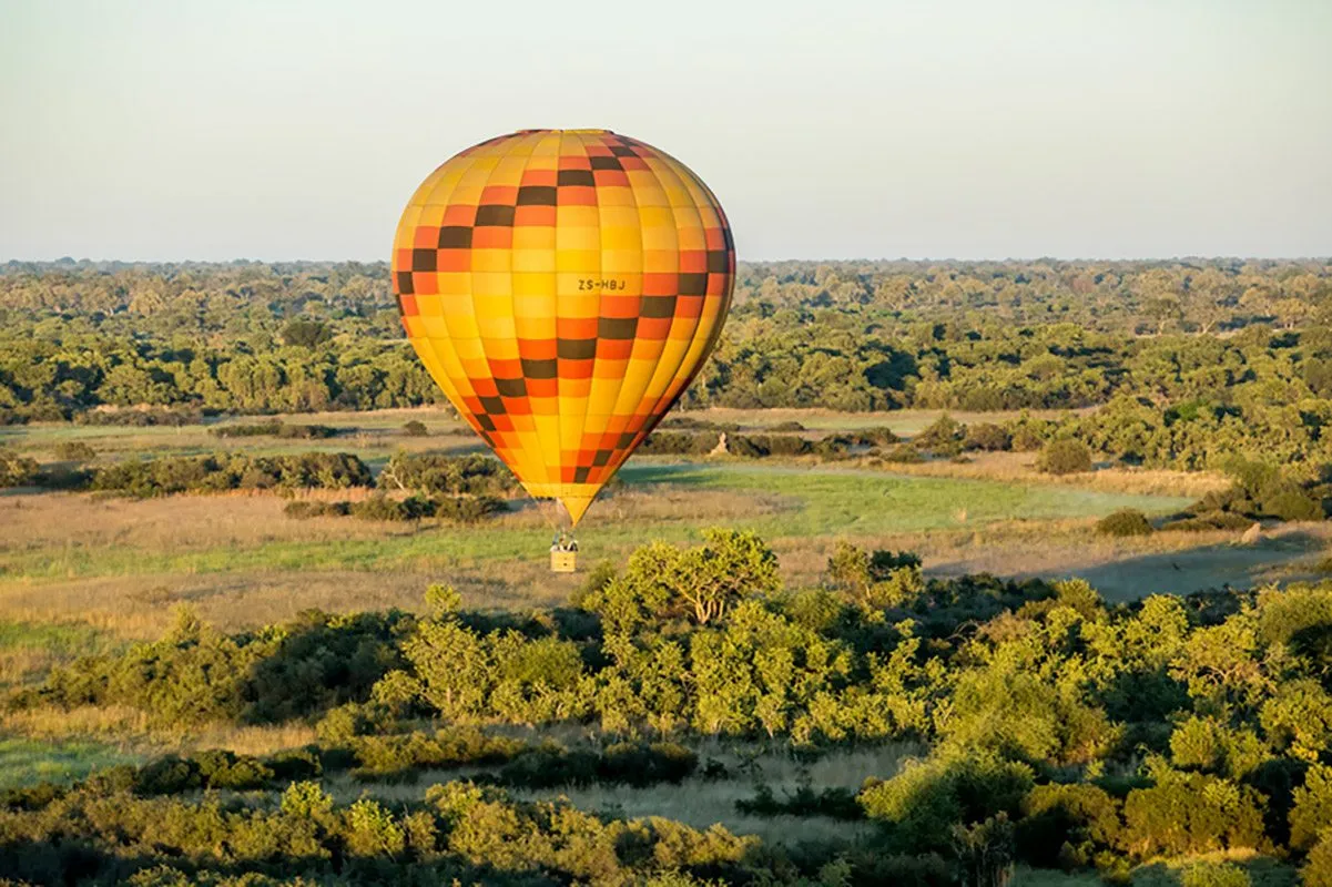 12.-Hot-airbalooning-and-champagne-breakfast
